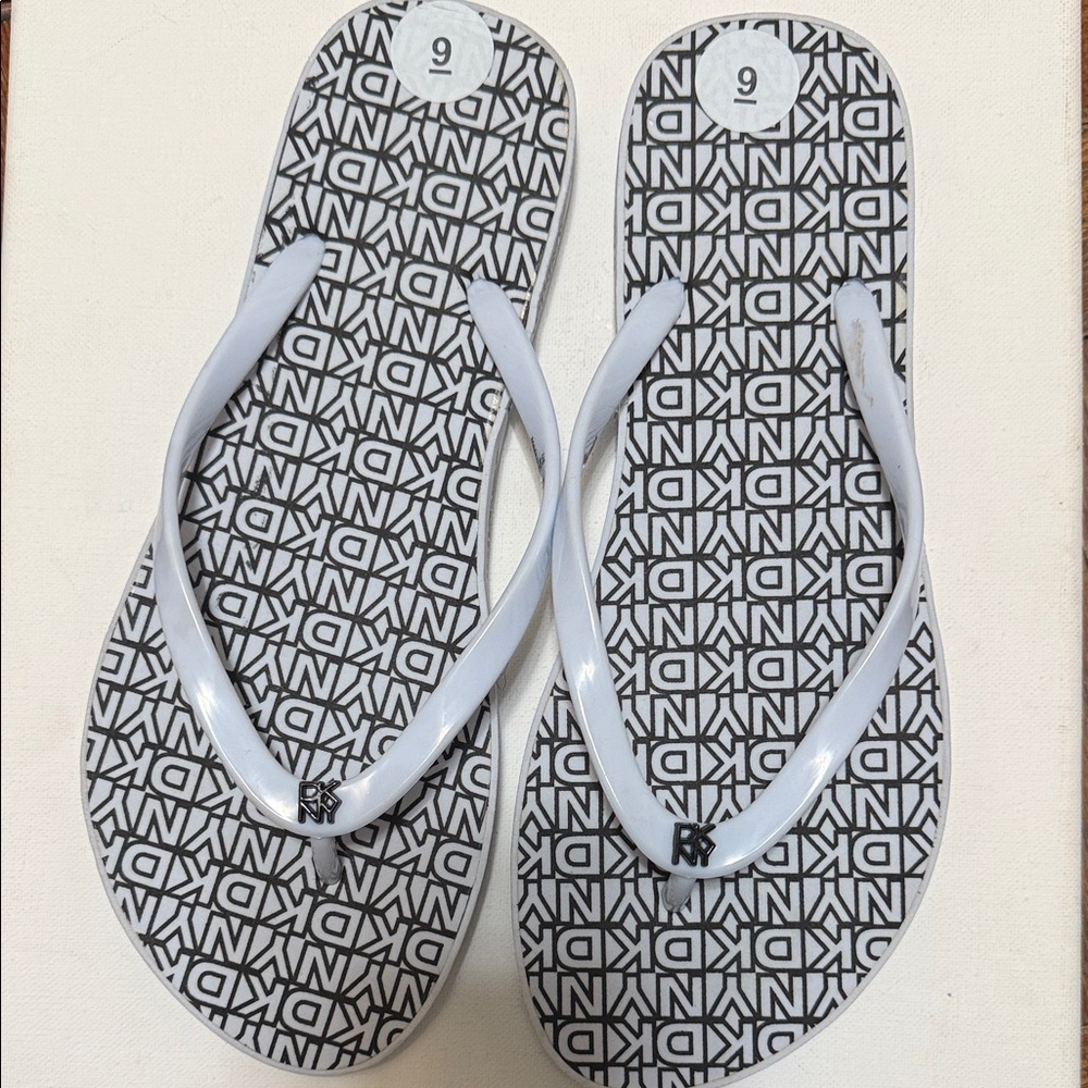 DKNY Monogram Flip Flops size 9